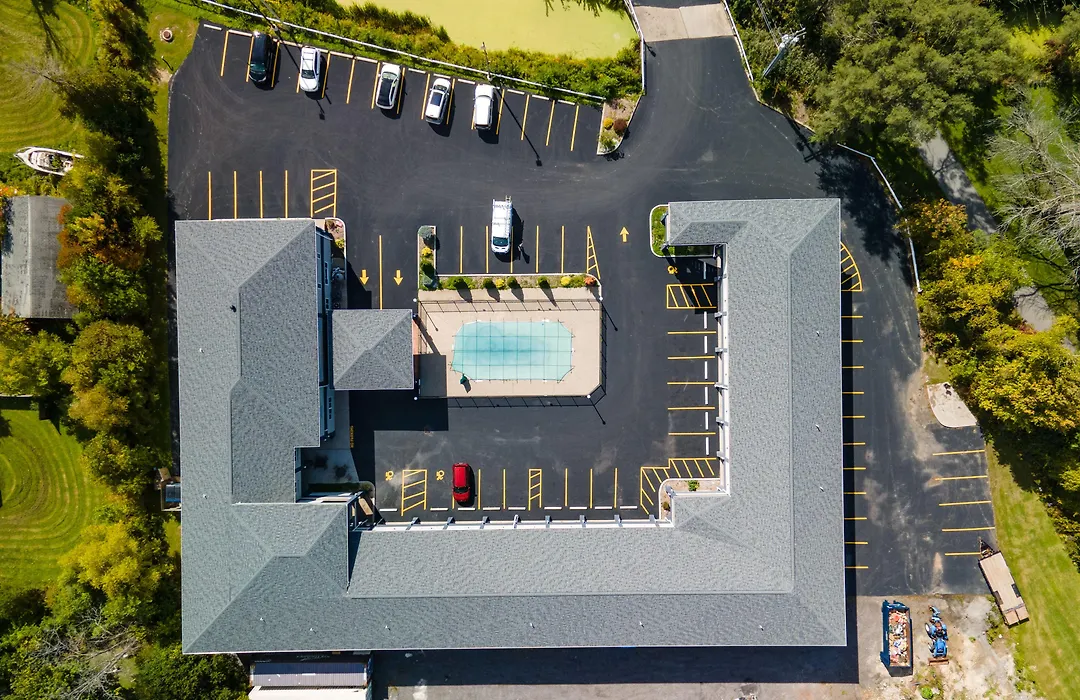 Days Inn & Suites By Wyndham Niagara Falls/Buffalo-1